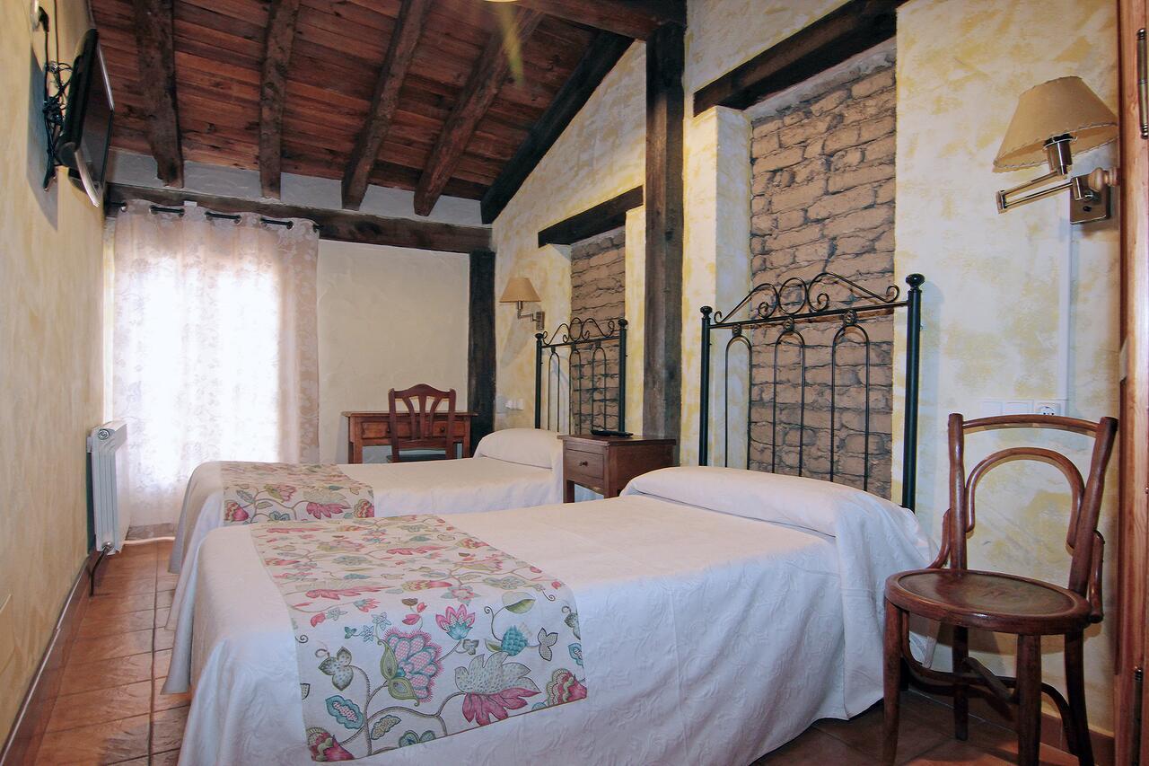 Hotel Rural Los Abuelos Montemayor de Pililla エクステリア 写真